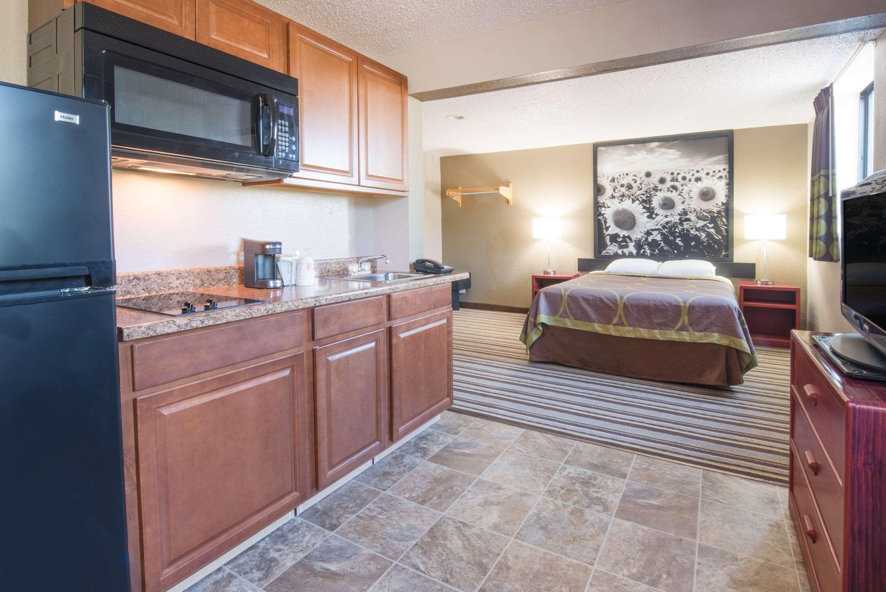 Super 8 By Wyndham Jamestown Εξωτερικό φωτογραφία