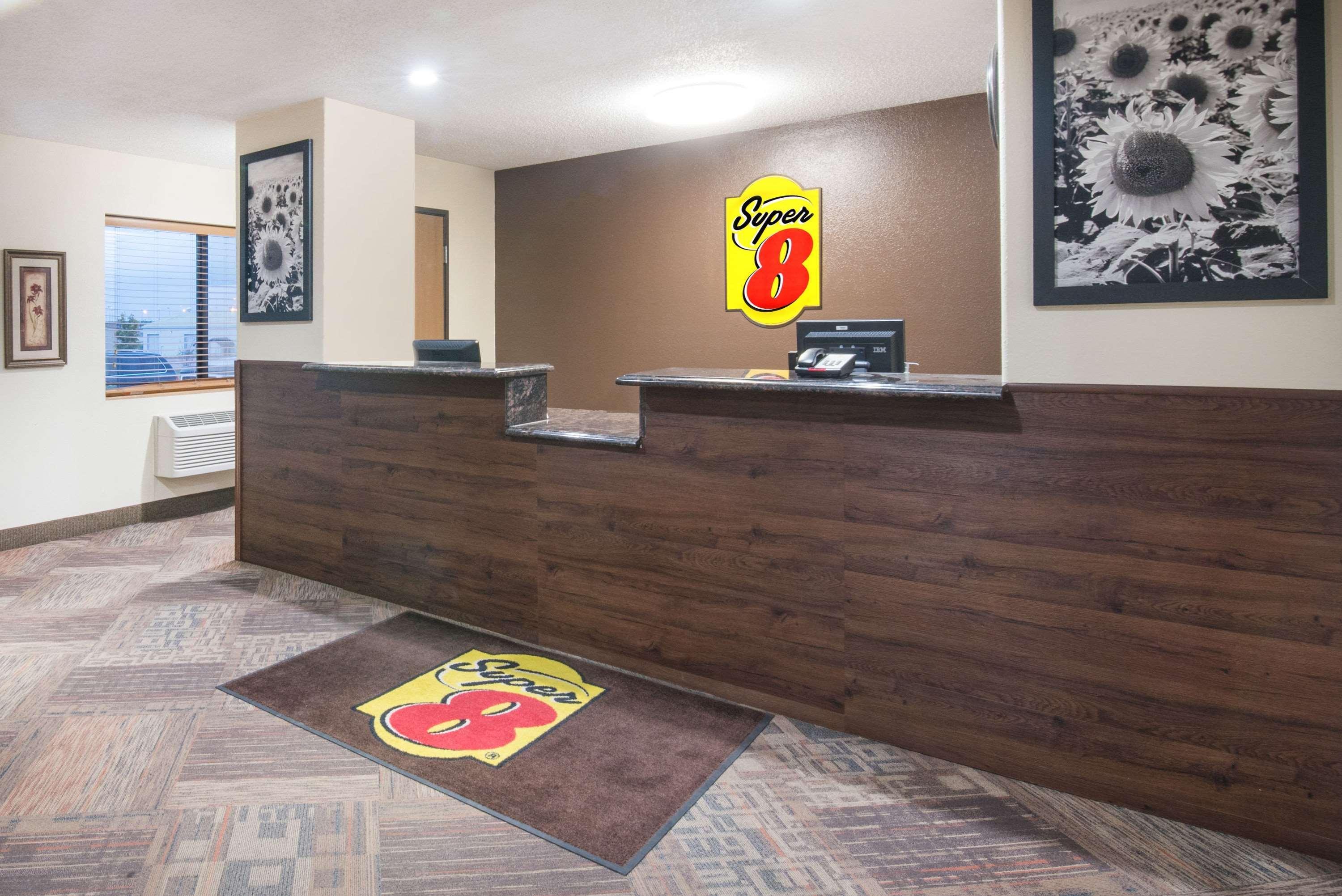 Super 8 By Wyndham Jamestown Εξωτερικό φωτογραφία
