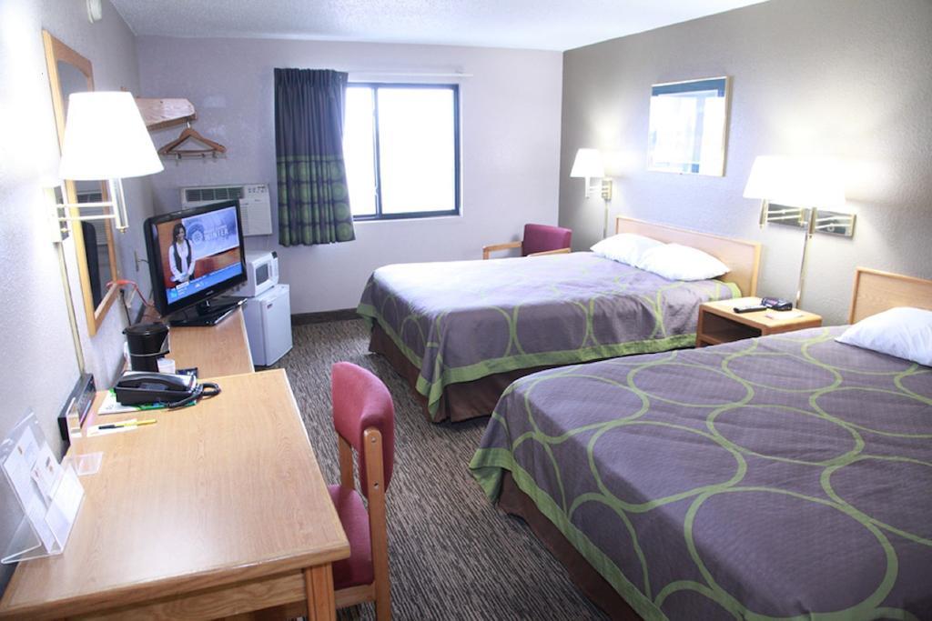 Super 8 By Wyndham Jamestown Δωμάτιο φωτογραφία